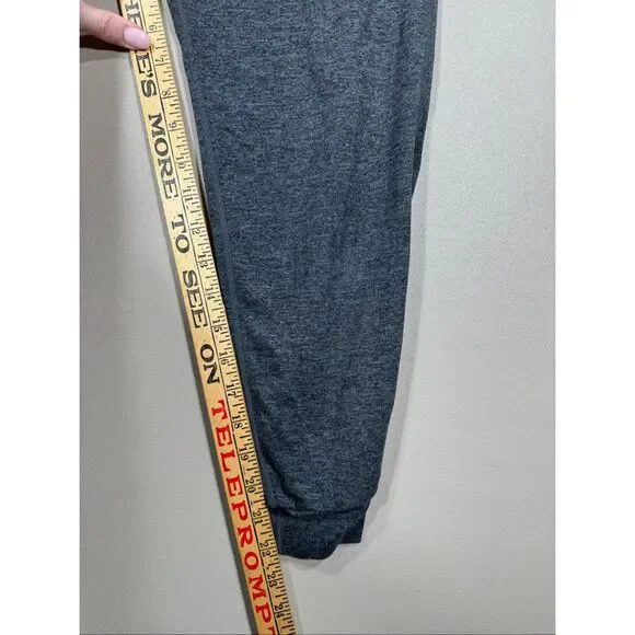 Vuori Crop Joggers *size tag missing - Picture 6 of 8